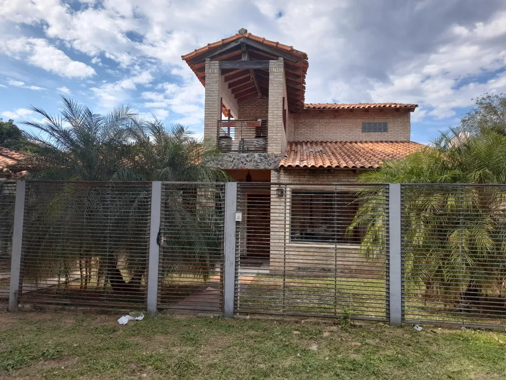 VENDO HERMOSA CASA SOBRE RUTA EN YPACARAI PIRAYU — foto 2