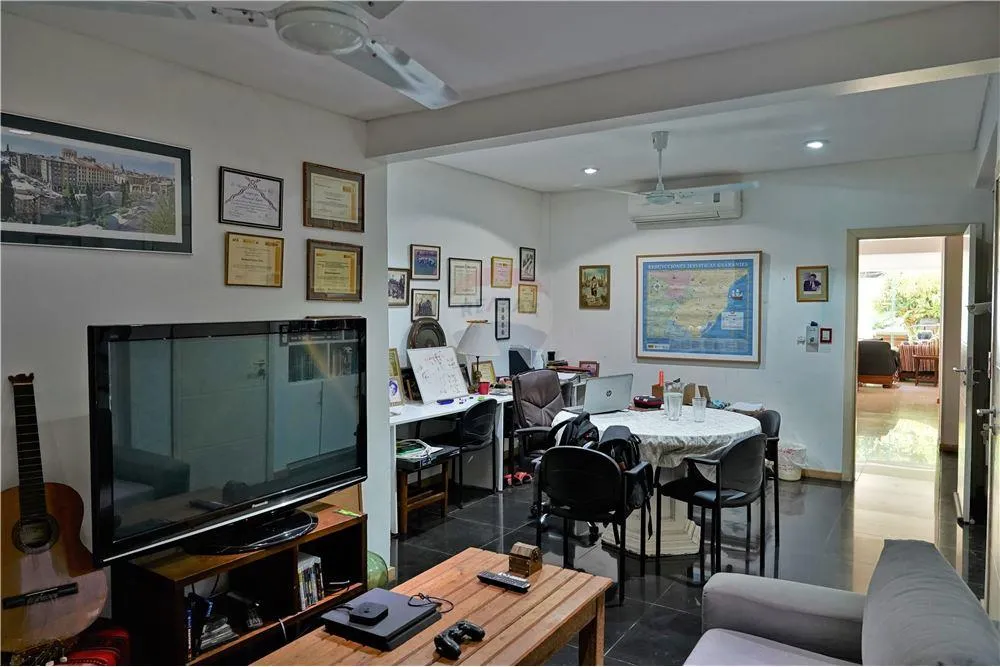 En Venta casa de 3 niveles en pleno Mburucuya, Asunción - 450.000 USD. — foto 2