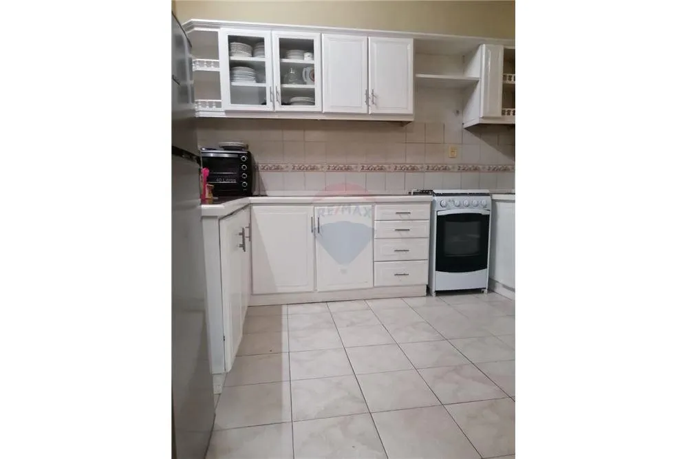 Vendo hermosa casa moderna de dos plantas en la ciudad de San Lorenzo - 890.000.000 Gs. — foto 2