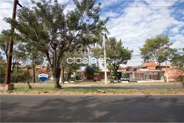 Propiedad con excelente ubicación y amplitud — foto 3