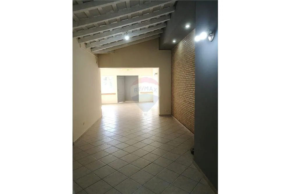 AMPLIA CASA EN BARRO JARA — foto 2