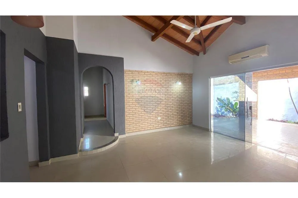HERMOSA CASA EN BARRIO MBURUCUYA — foto 2