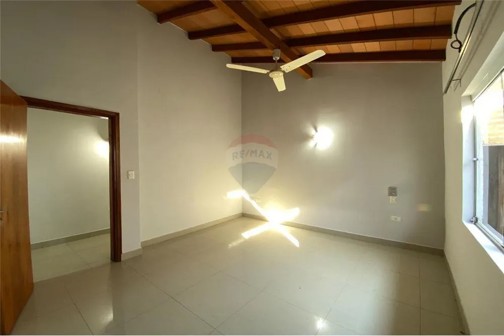 HERMOSA CASA EN BARRIO MBURUCUYA — foto 3