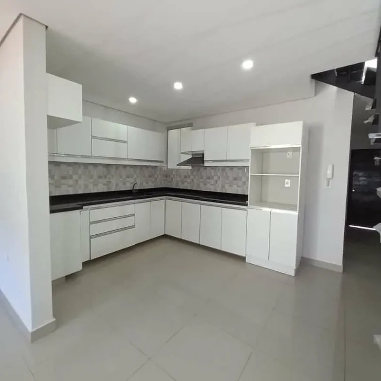 EN VENTA HERMOSO DÚPLEX Laurelty - Luque — foto 3