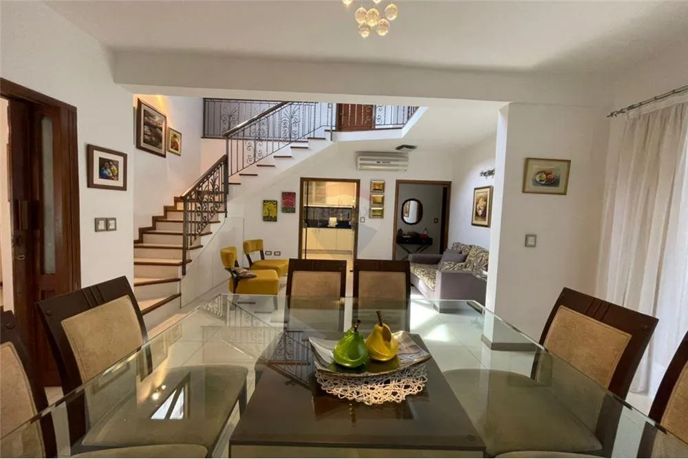 EN VENTA Amplia residencia en esquina - Lambaré. 1,550,000,000 ₲ — foto 3