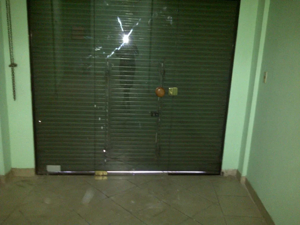 Salon sobre importante avenida frente a NIKO — foto 2