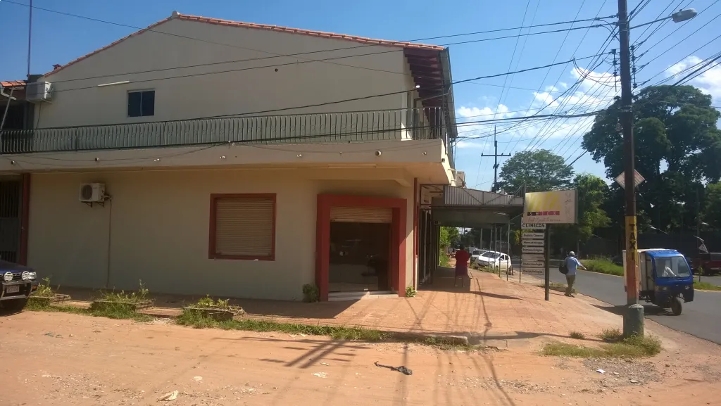 Salon sobre importante avenida frente a NIKO — foto 3