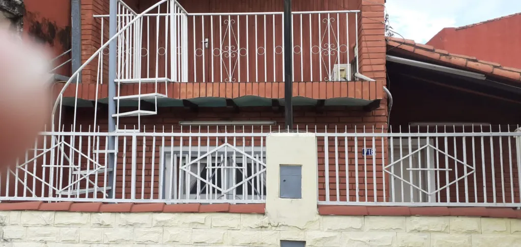VENDO CASA EN ASUNCIÓN(B° ROBERTO L. PETTIT, 27 PDAS CASI ANTEQUERA, A 100 M DEL ESCURRA. — foto 2