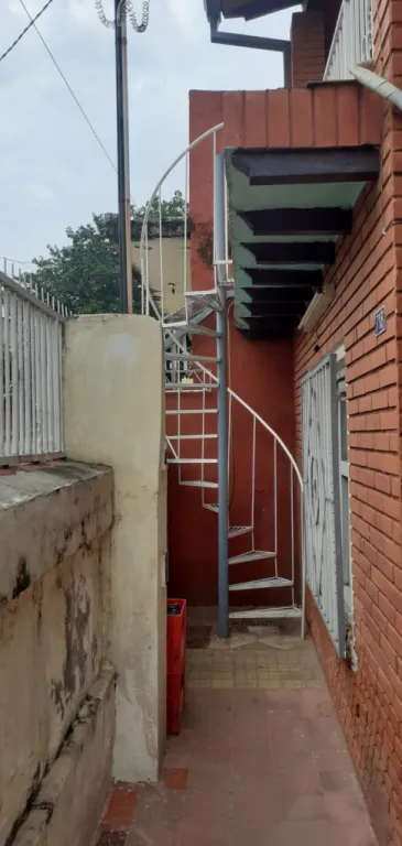 VENDO CASA EN ASUNCIÓN(B° ROBERTO L. PETTIT, 27 PDAS CASI ANTEQUERA, A 100 M DEL ESCURRA. — foto 3