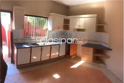Alquilo Casa en Lambaré Sobre Av San Ignacio — foto 2