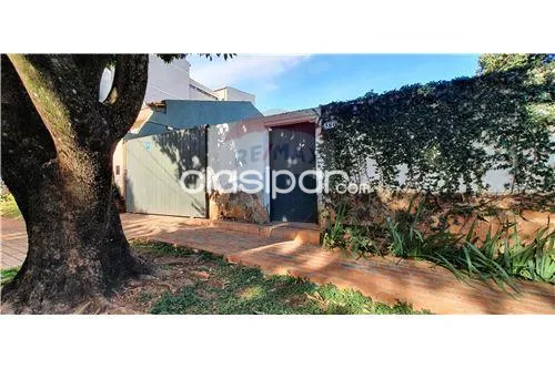 CASA 3 DORM. + 1 DE SERVICIO EN MBURUCUYÁ — foto 2