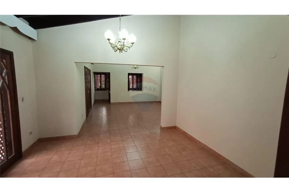 Vendo casa en San Lorenzo, barrio San Roque — foto 2