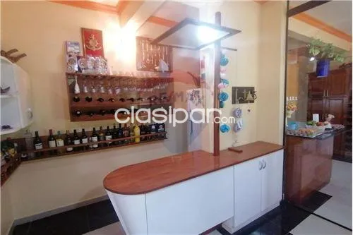 Residencia en venta en el centro de Ypane - 1.570.000.000 Gs. — foto 2