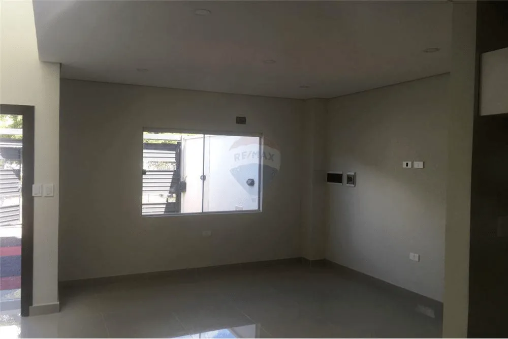 VENDO DUPLEX EN LAURELTY LUQUE — foto 2