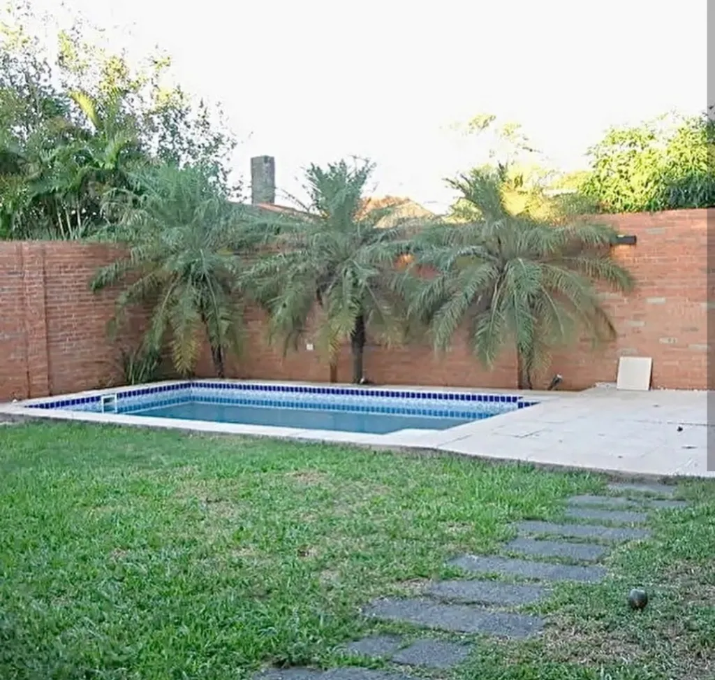 ALQUILO HERMOSA CASA EN MBURUCUYA. ZONA FACULTAD DE DERECHO — foto 2