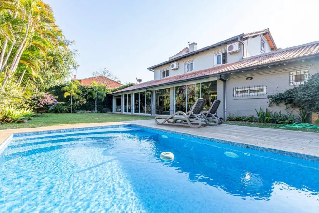IMPECABLE Y HERMOSA CASA BARRIO MBURUCUYA — foto 3