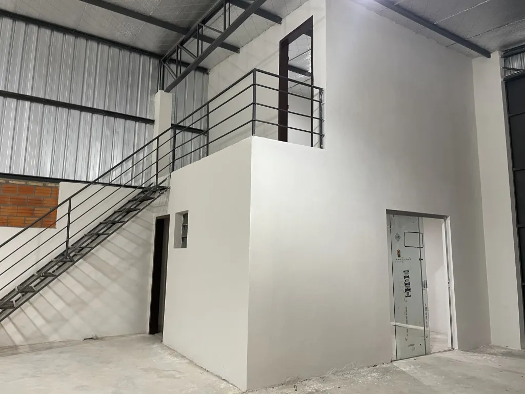 DEPÓSITO 300m2 sobre SACRAMENTO entre Stma Trinidad y Primer Presidente a estrenar! — foto 3