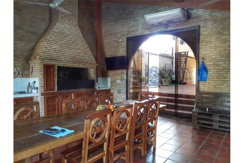 SE VENDE AMPLIA RESIDENCIA EN -BO MIRAFLORES- 220,000 USD — foto 3