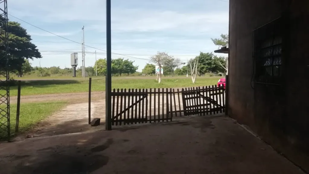 TERRENO CON DEPOSITO, FRENTE A LA ENTRADA A LA REPRESA DE YACYRETA-AYOLAS — foto 2