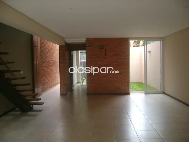 Alquilo amplio dúplex minimalista en Barrio Mburucuyá — foto 2