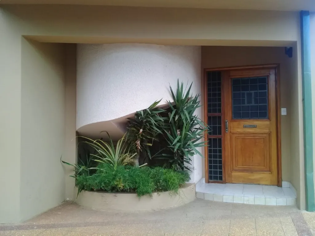 HERMOSA RESIDENCIA EN BARRIO HERRERA — foto 3