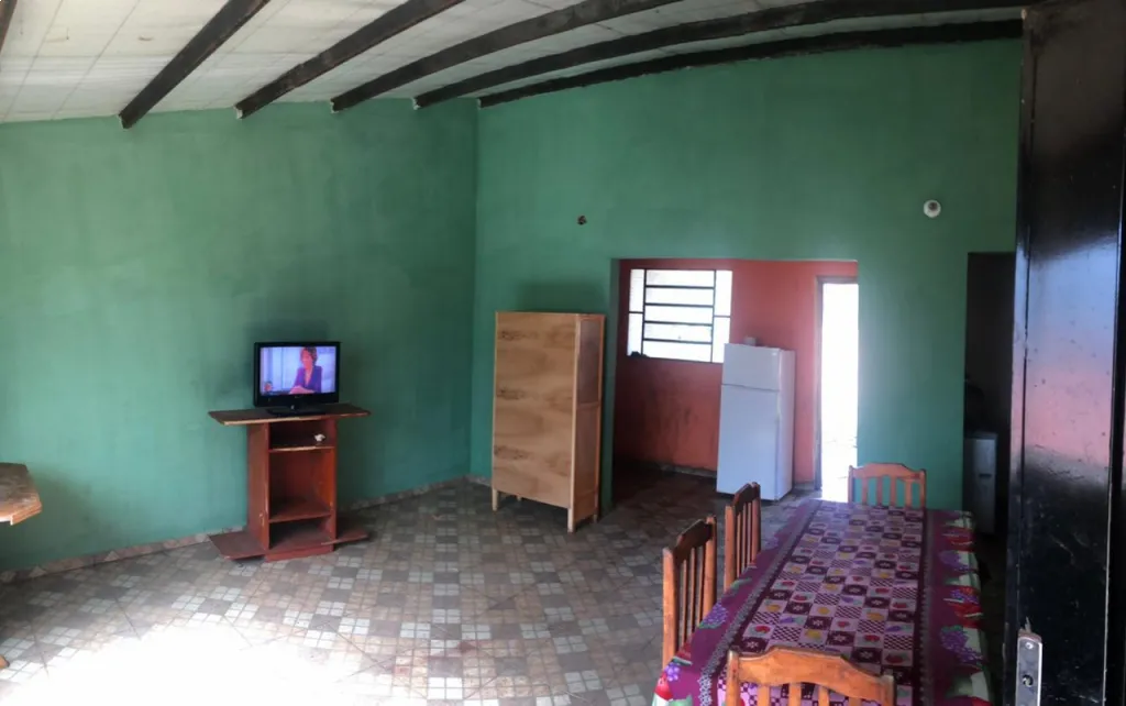 VENDO CASITA CON AMPLIO TERRENO EN ÑEMBY BARRIO RINCON!!!🏠🏠 — foto 2