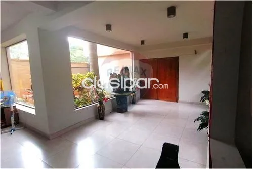 Vendo hermosa residencia en San Lorenzo - 900.000.000Gs. — foto 2