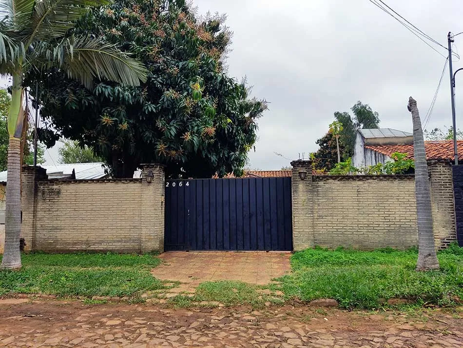 Casa en Barrio Palma Loma Luque con amplio estacionamiento en zona residencial — foto 2
