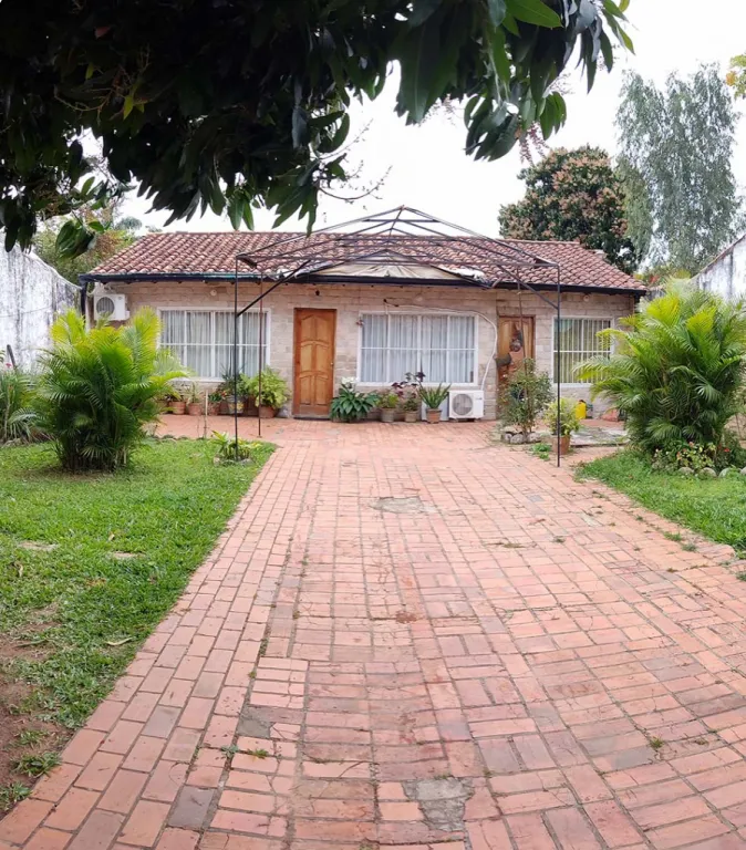 Casa en Barrio Palma Loma Luque con amplio estacionamiento en zona residencial — foto 3