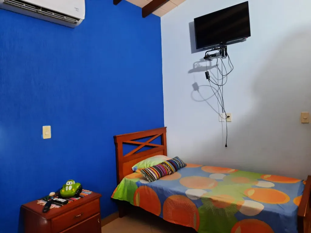 VENDO CASA EN ÑEMBY - BARRIO CAAGUAZÚ — foto 3