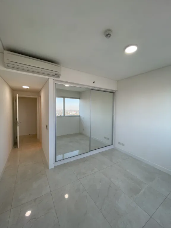 Vendo Departamento en Edificio Eminent barrio Ykua Sati — foto 2