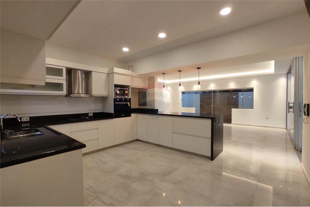 Vendo lujosa residencia en Fernando de la Mora - 280.000 USD. — foto 2