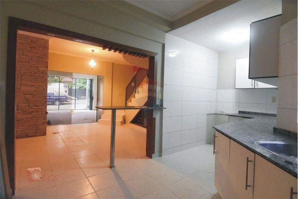 DUPLEX AMPLIO EN VENTA LAMBARE — foto 3