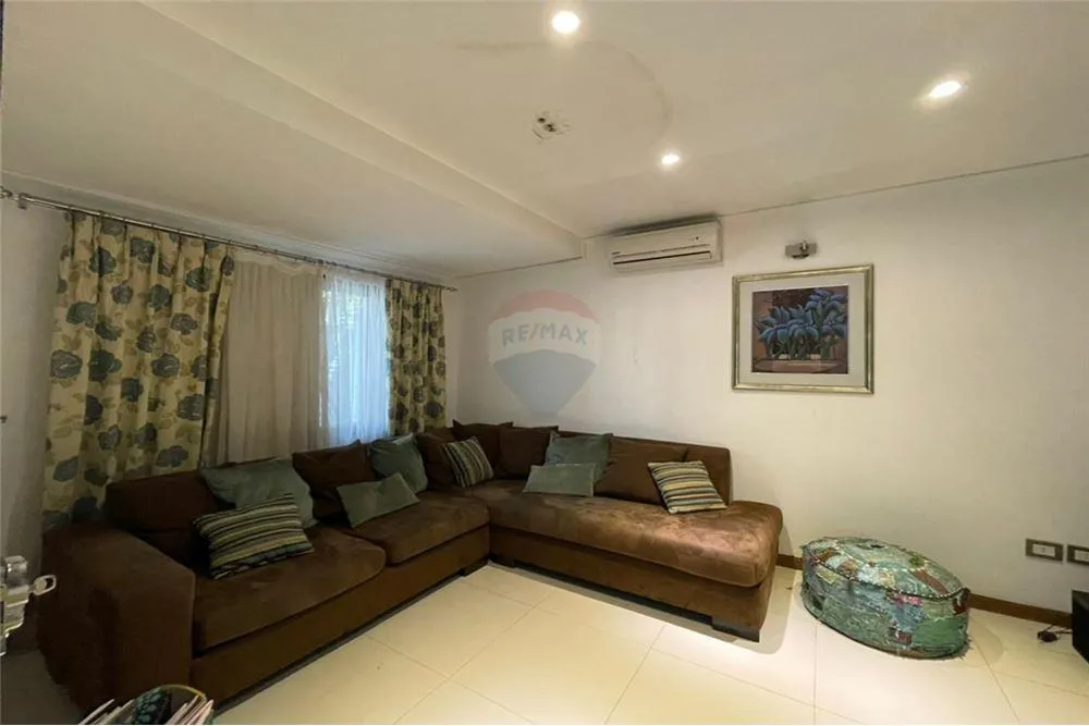 EN VENTA! Amplia residencia en esquina - Lambaré. — foto 3