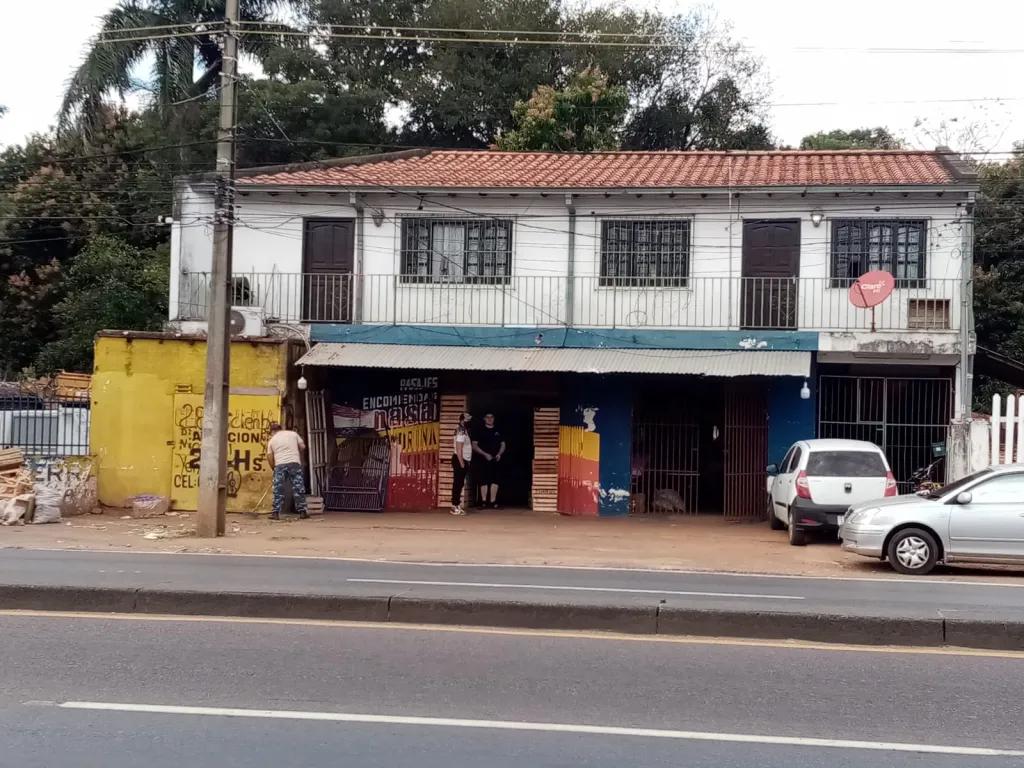 Propiedad sobre Avda. Defensores del Chaco zona Abasto — foto 2