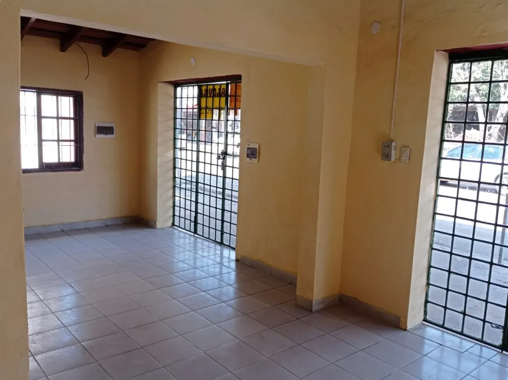 Gran Salón Comercial con Casa pegado pegado al Súper Box en MRA a 1 Cdra. de la Transchaco — foto 2