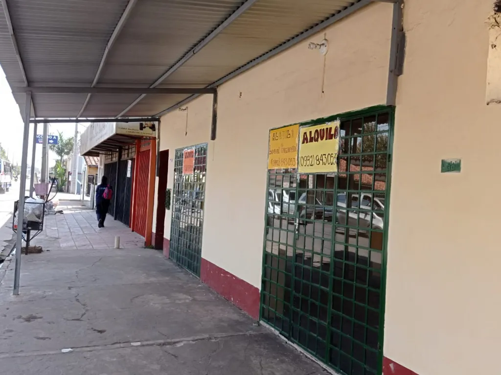 Gran Salón Comercial con Casa pegado pegado al Súper Box en MRA a 1 Cdra. de la Transchaco — foto 3