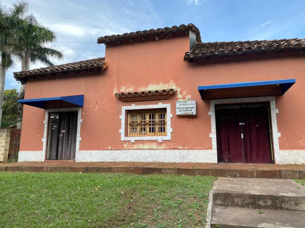 VENDO HERMOSA CASA EN PLENO CENTRO DE SAN IGNACIO MNES-PY — foto 2