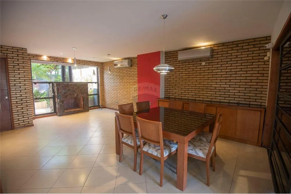 Se vende AMPLIA y EXCLUSIVA Residencia en Villa Adela - Luque - 255.000 USD. — foto 3