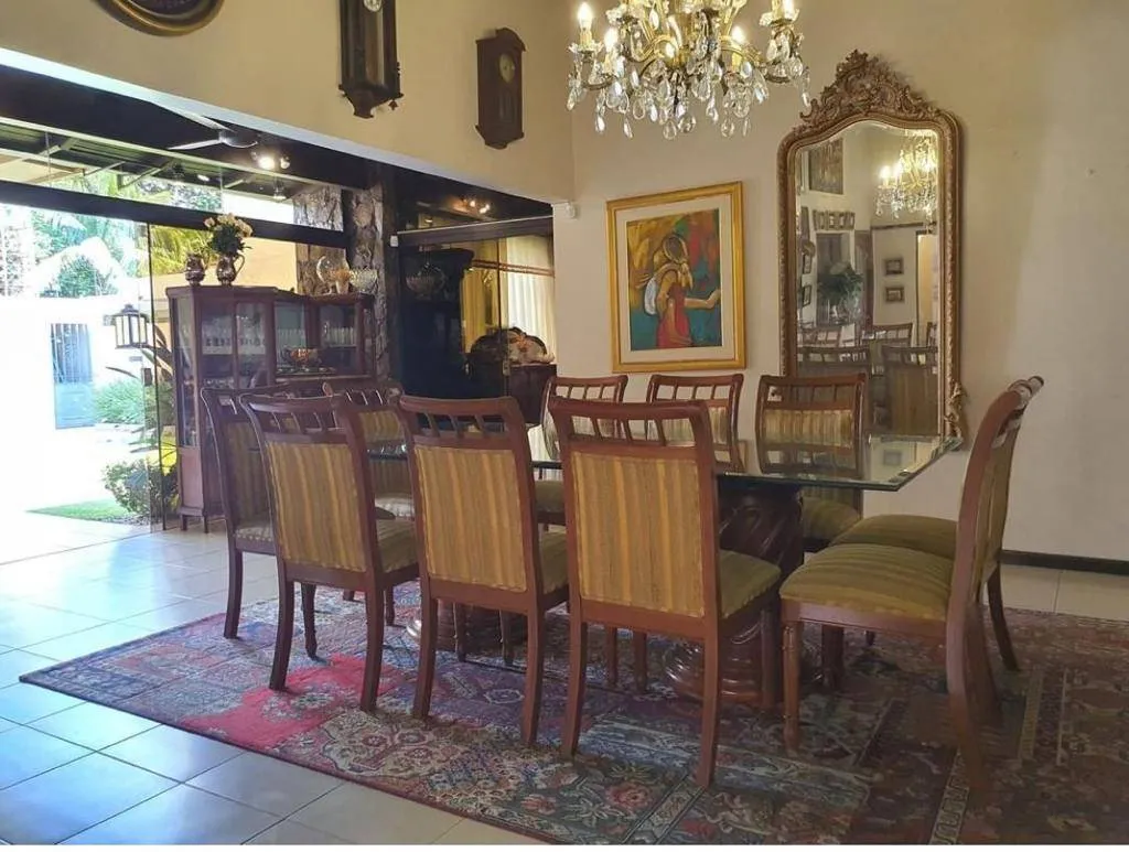 RESIDENCIA EN EXCELENTE UBICACION EN VENTA — foto 3