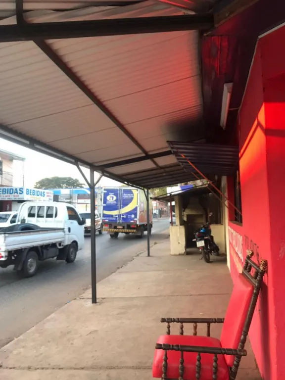 Vendo terreno con casa, titulado (ubicado en una esquina) — foto 2