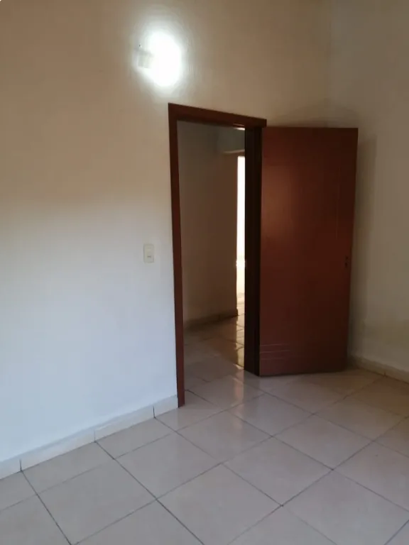 Vendo Amplia Casa en Ñemby — foto 2