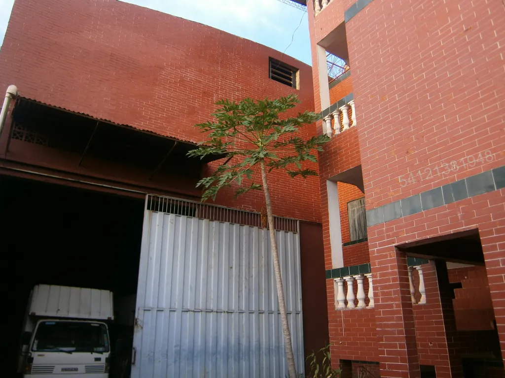 Deposito de tres Niveles, mas oficinas — foto 3