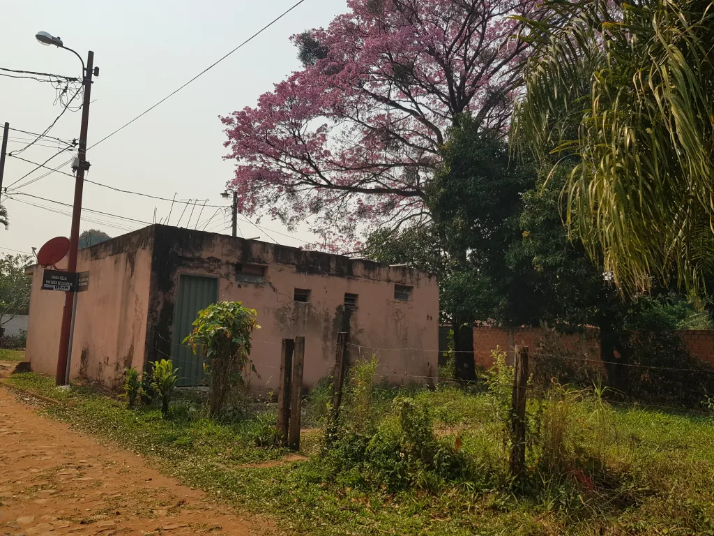 VENDO AMPLIO TERRENO - ZONA PARESA — foto 2