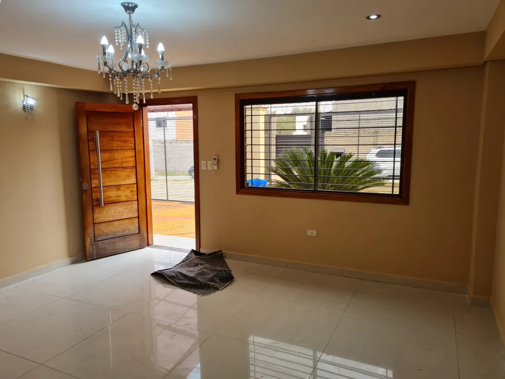 VENDO HERMOSA Y AMPLIA RESIDENCIA ZONA YACHT — foto 2