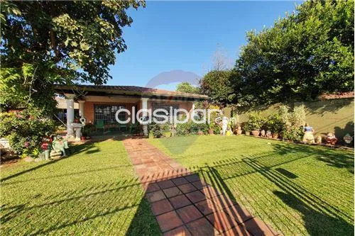 CASA EN SAN LORENZO C HERMOSO PATIO — foto 2