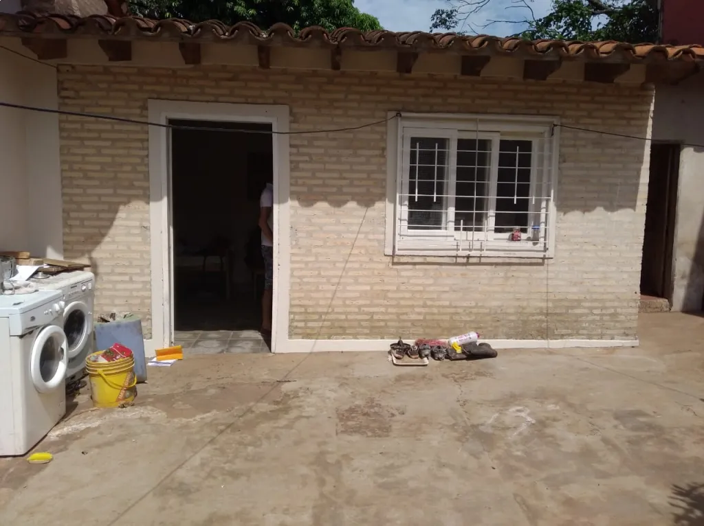 VENDO HERMOSA CASA SOBRE ASFALTO EN SAN LORENZO — foto 3