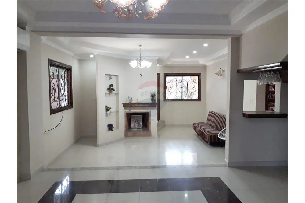 Vendo Hermosa y Amplia Residencia en San Lorenzo - 220.000 USD. — foto 2