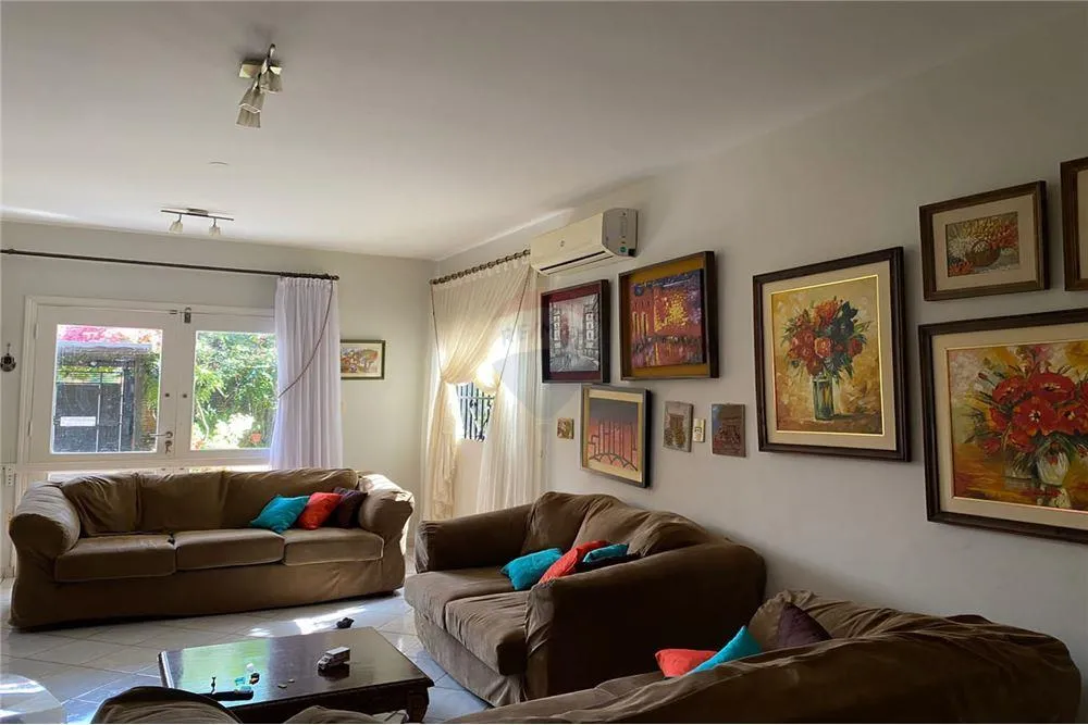 HERMOSA RESIDENCIA A LA VENTA-LAMBAREPY - 1.400.000.000 Gs. — foto 2