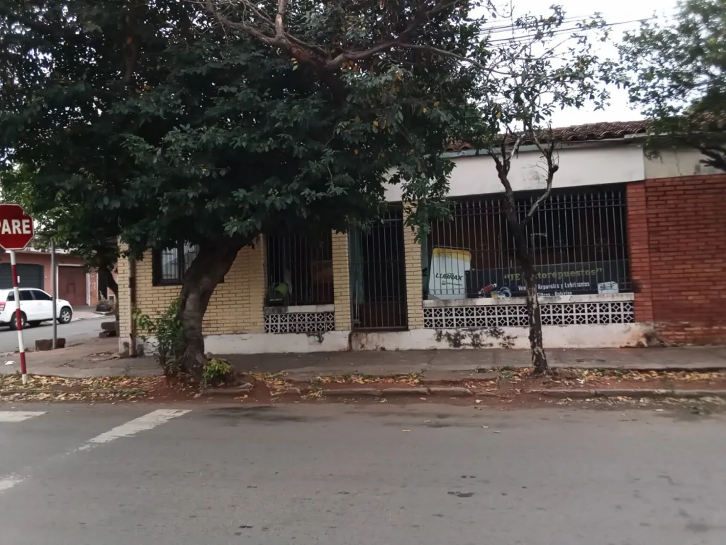 CASA en terreno para construccion de duplex o edificio! 420m2 en esquina barrio hipodromo — foto 2